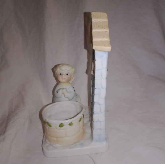Vintage Christmas Angel Wishing Well Ceramic Figurine 1983 Taiwan - Picture 8 of 11